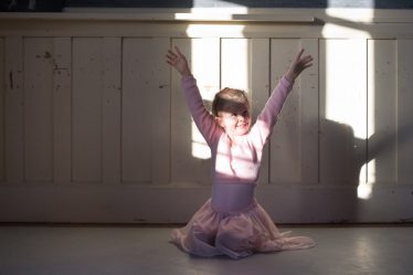 Cours de danse Moyennes à Avesnelles avec Rythme et Révérence