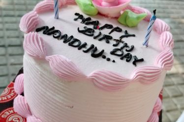 Gâteau d'anniversaire rose, merci pour vos messages