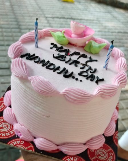 Gâteau d'anniversaire rose, merci pour vos messages